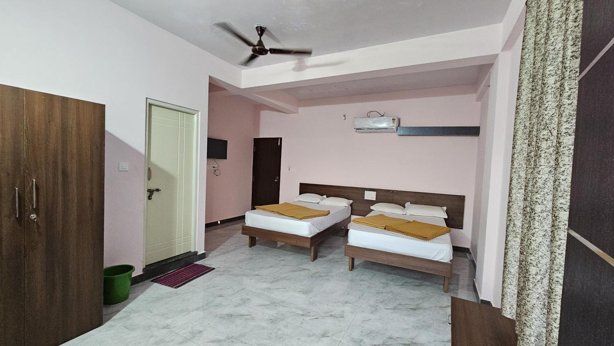 Golden Palace Residency Belagula ภายนอก รูปภาพ