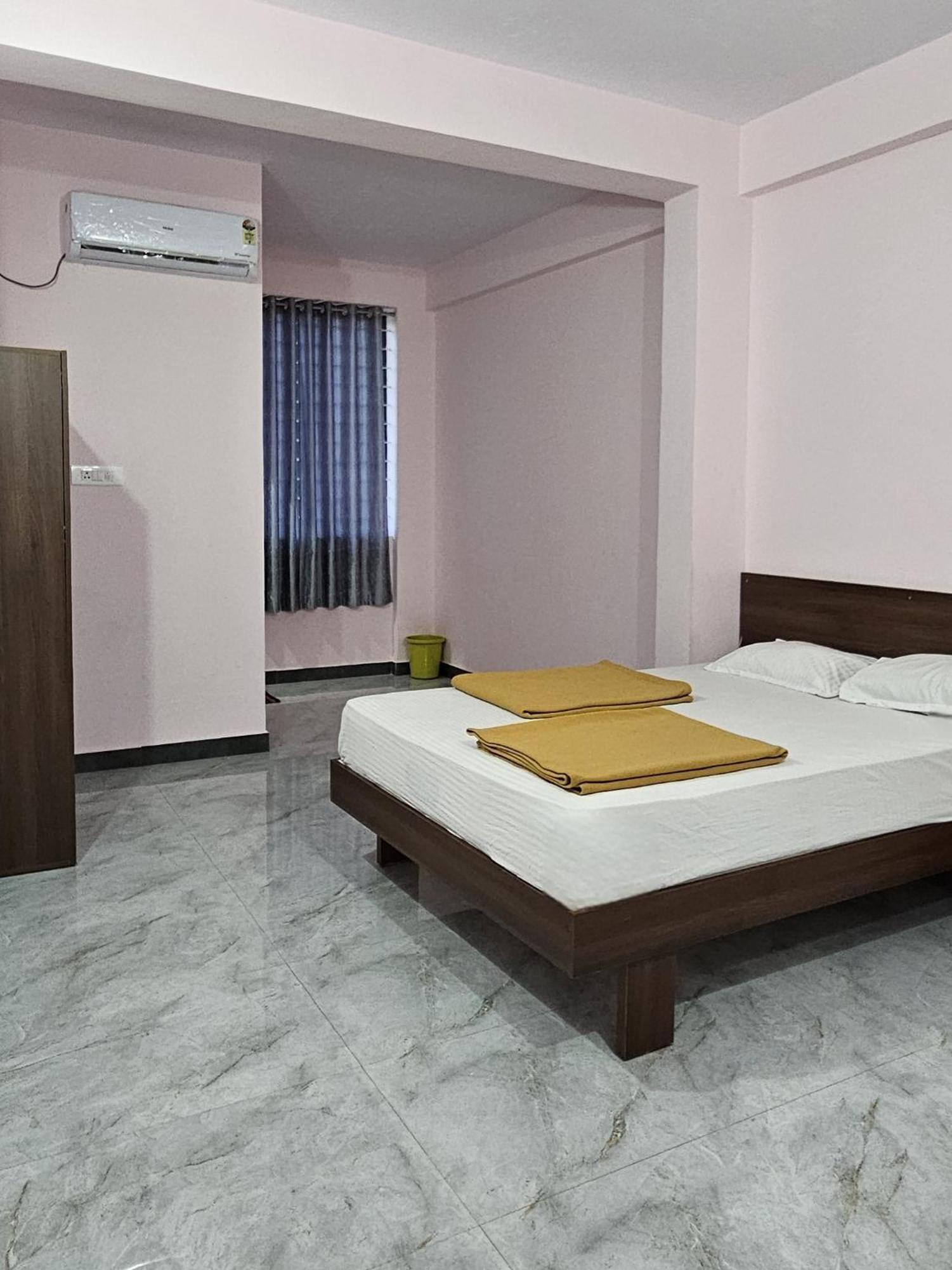 Golden Palace Residency Belagula ภายนอก รูปภาพ